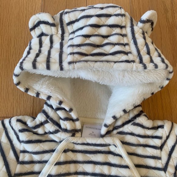 Nordstrom striped hooded bunting - size 6 months - never worn - Picture 3 of 3